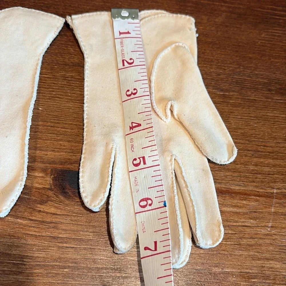Elegant 50s vintage Cream Gloves Beaded Detail